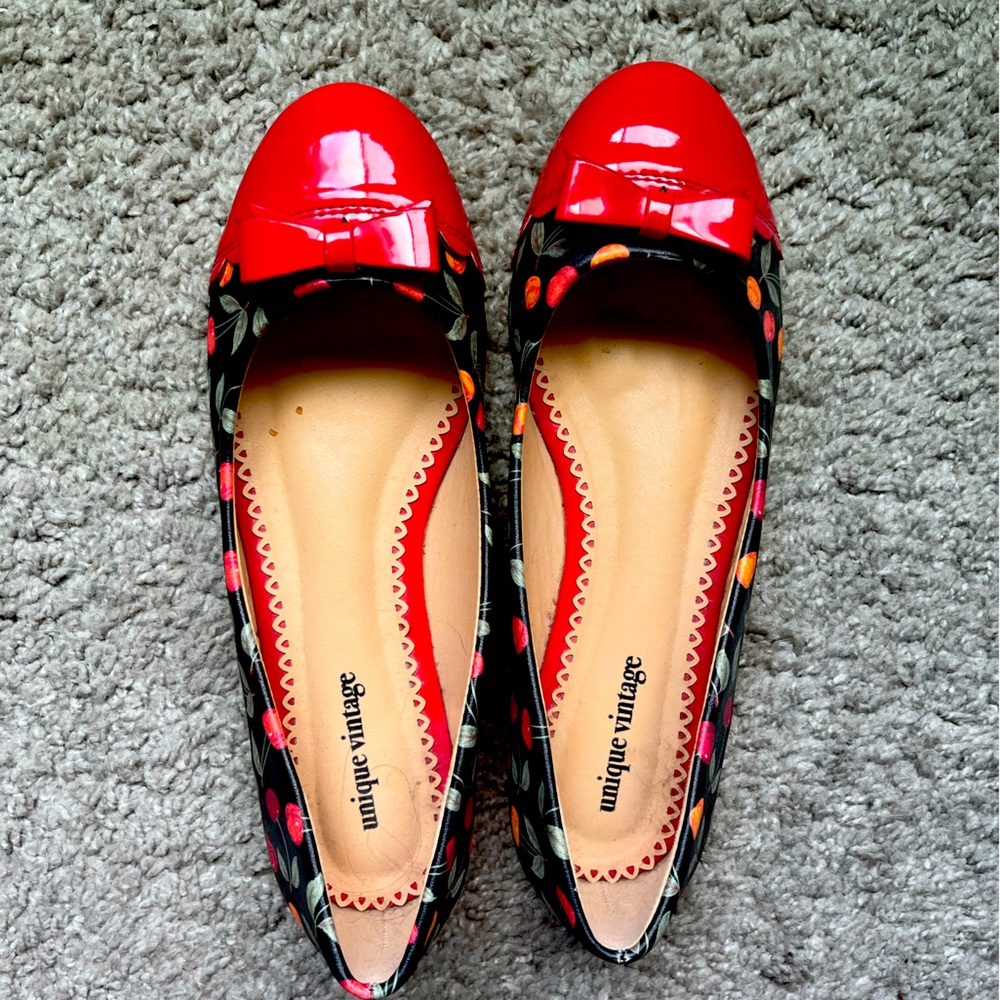 Unique Vintage size 8 women’s flats